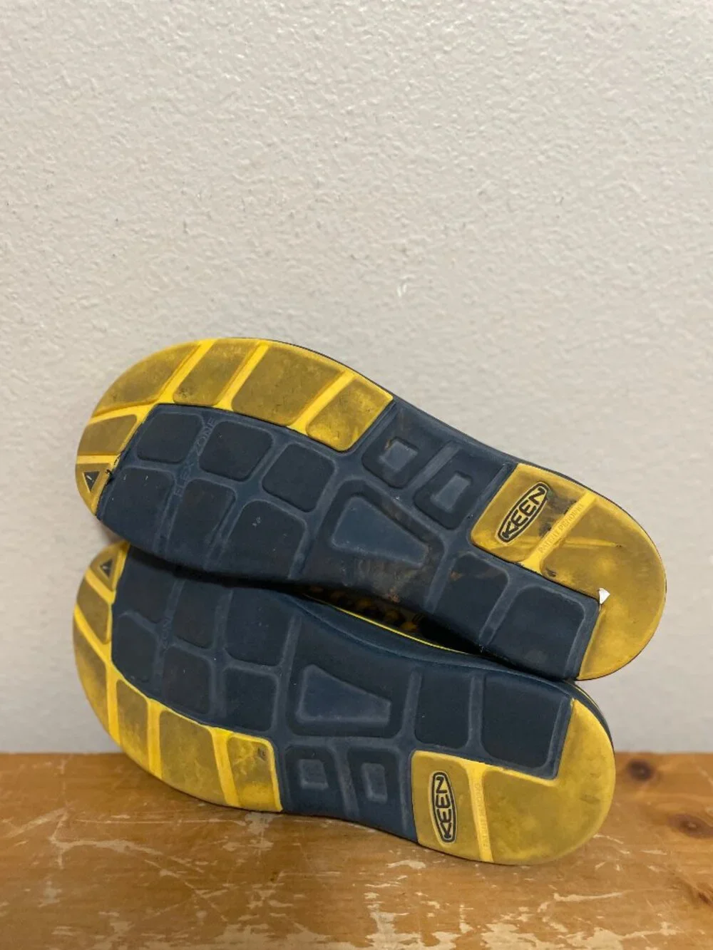 KEEN Uneek Hiking Sandals Yellow Black Cord Open Toe Minimalist Men’s Sz 9